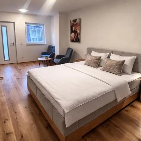 Nous Cafe & Restaurant 3*