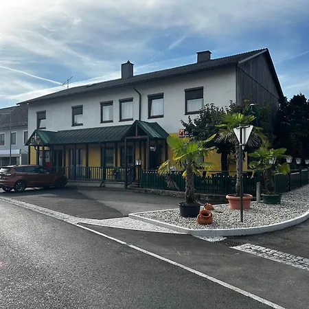 Nous Cafe & Restaurant