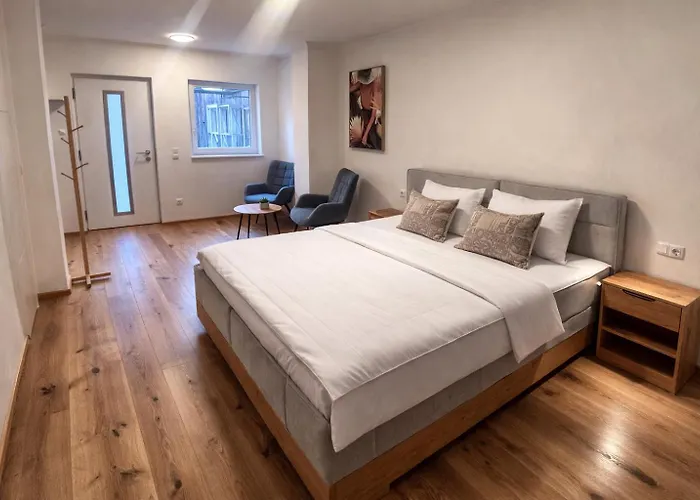 Nous Cafe & Restaurant 3*