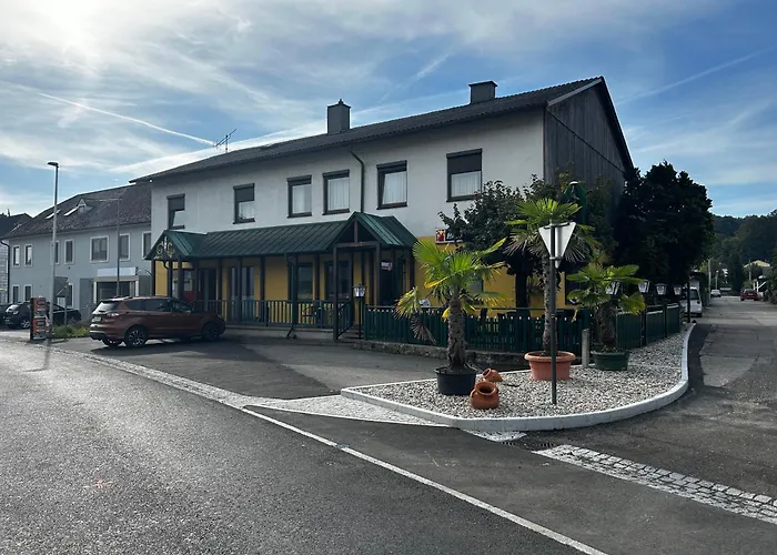 Nous Cafe & Restaurant