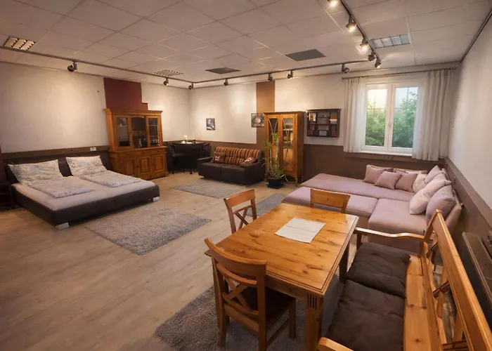 Nous Cafe & Restaurant Krumnussbaum